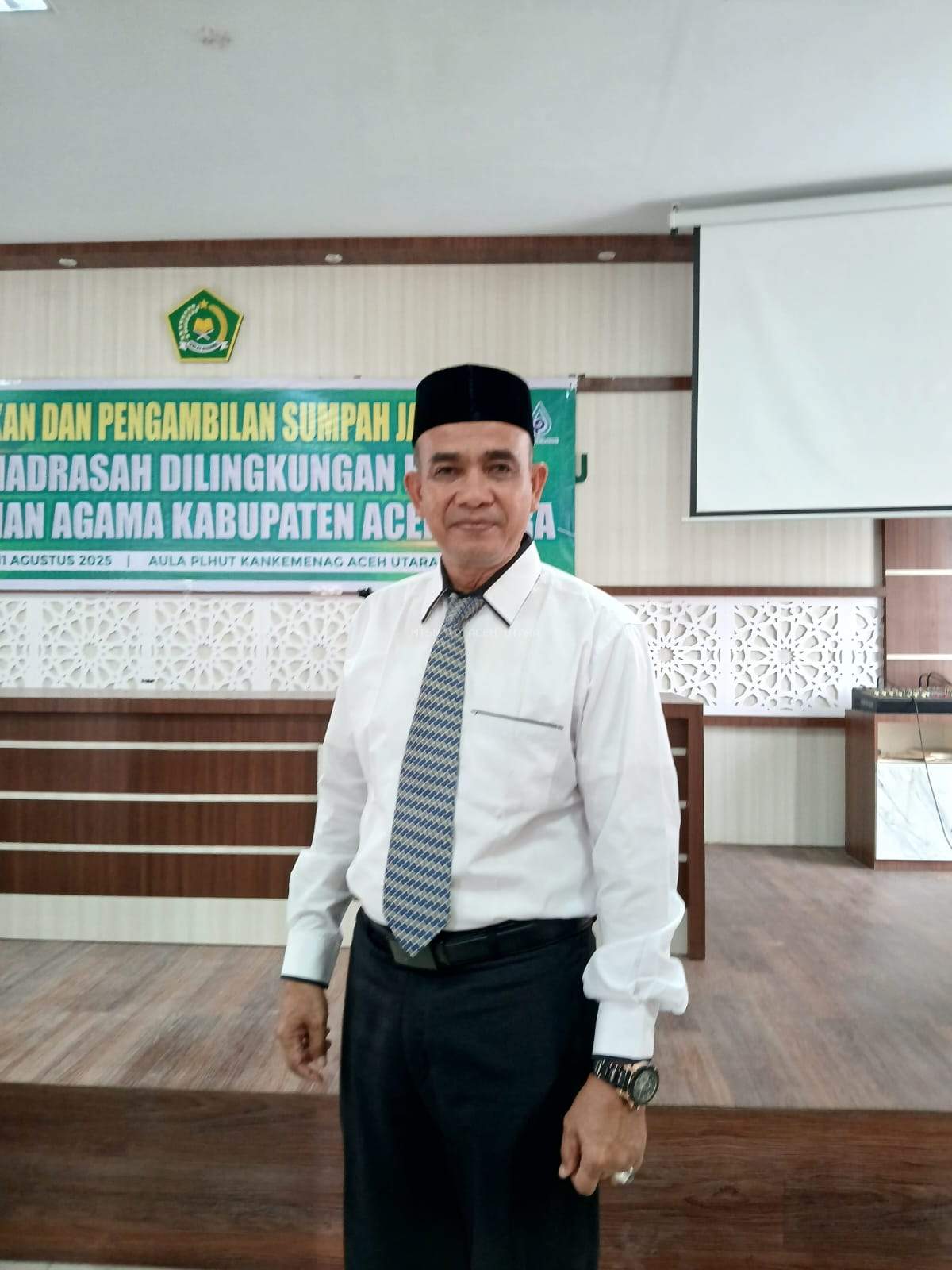 Keluarga Besar MTsN 10 Aceh Utara Ucapkan Selamat kepada Kepala Madrasah atas Lolosnya dalam Seleksi Anugerah GTKPRESA 2025