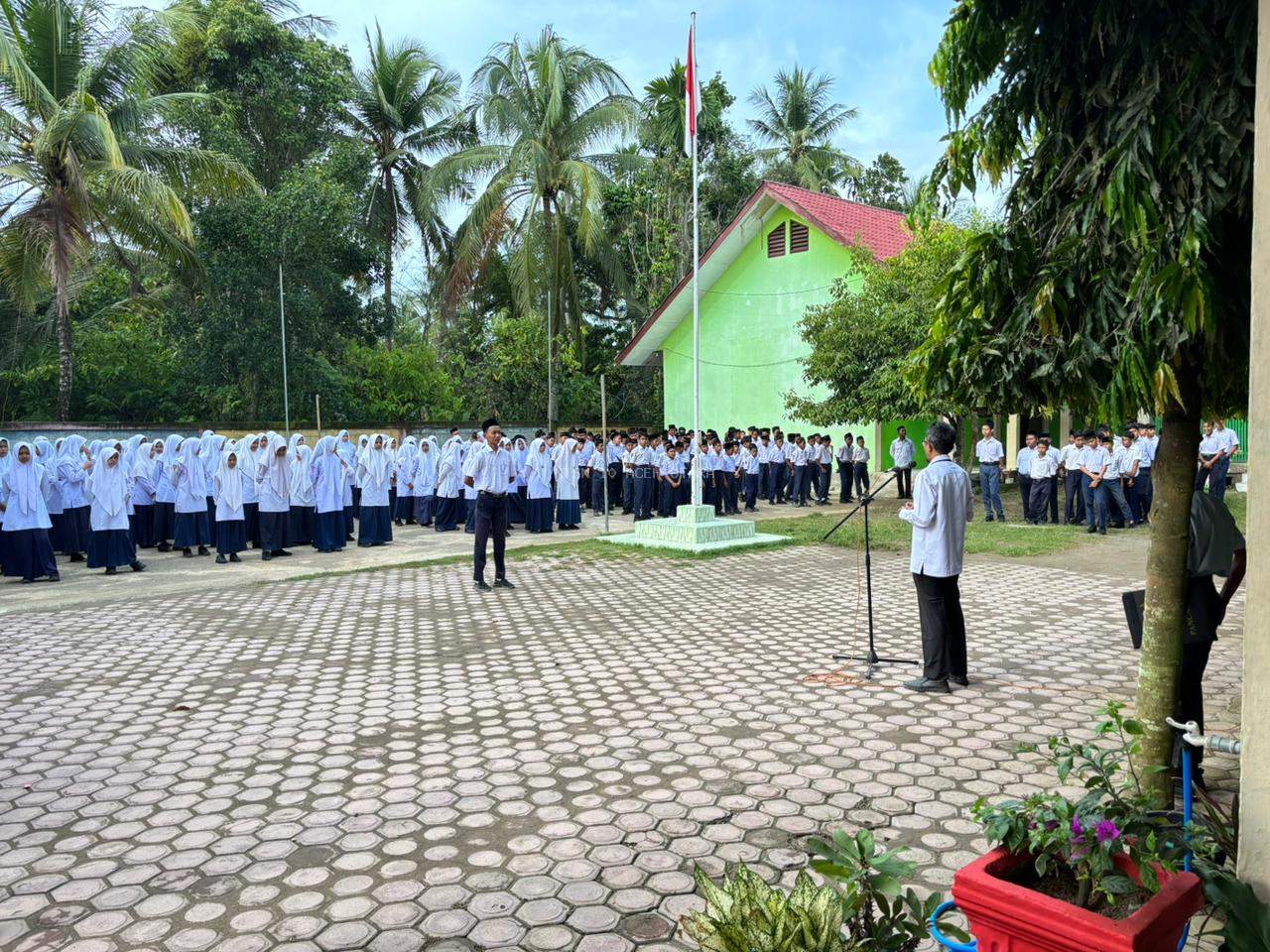 Upacara Bendera Senin, 3 November 2025: Pengingat Penting Tentang Bahaya Bullying di Lingkungan Madrasah